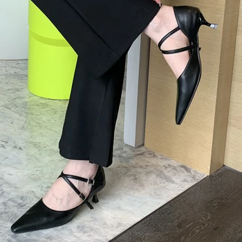 Moda Yaz Kadın Ayakkabı Pompaları Toka Kayış Kadın Rahat Açık Sivri Burun Sandalet Seksi Bayanlar Düşük Topuklu Sandalet 2022 Trend
