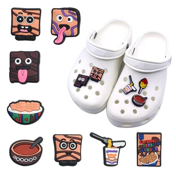 1 ADET Karikatür Kurabiye Croc Takılar PVC Gıda Ayakkabı Süslemeleri Takunya Sandalet Bileklik Toka Aksesuarları Çocuklar Parti Hediyeler