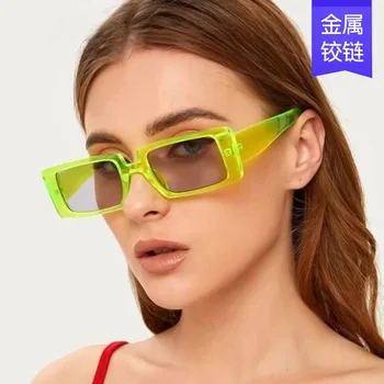Yeni moda trendi kare güneş gözlüğü kadın şeffaf renk kişilik güneş gözlüğü sokak yapış podyum güneş gözlüğü
