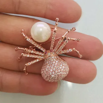 FARLENA Takı örümcek Broş Pins Kakma Kübik Zirkonya ile Moda Simüle İnci Broş Kadınlar için